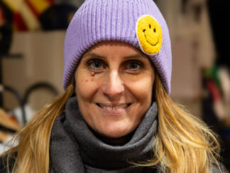 Bonnet Smiley violet