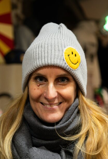 Bonnet Smiley gris