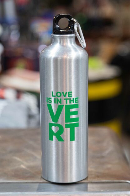 Bouteille grise en aluminium "Love is in the Vert"